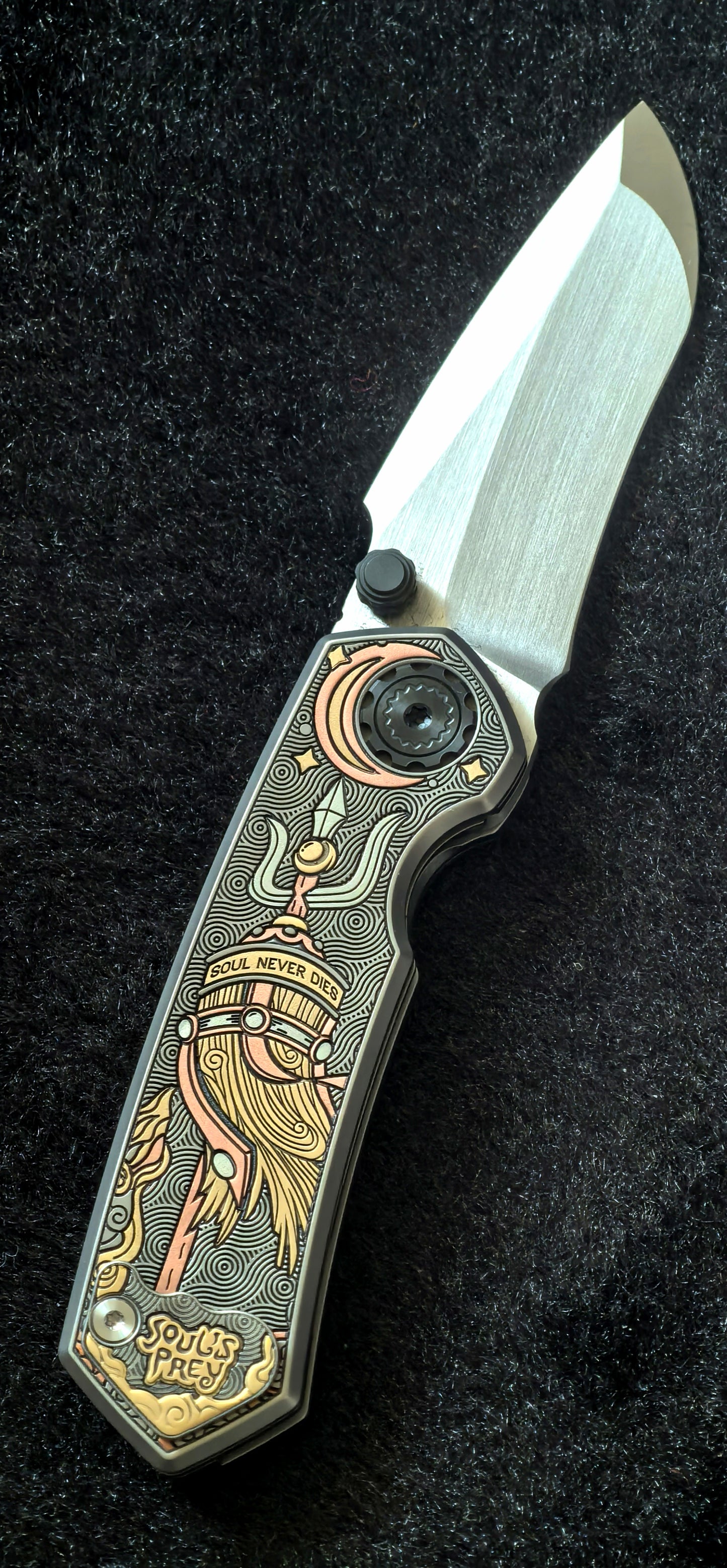 Soulhunter Custom Blazing Hoof Folding Knife